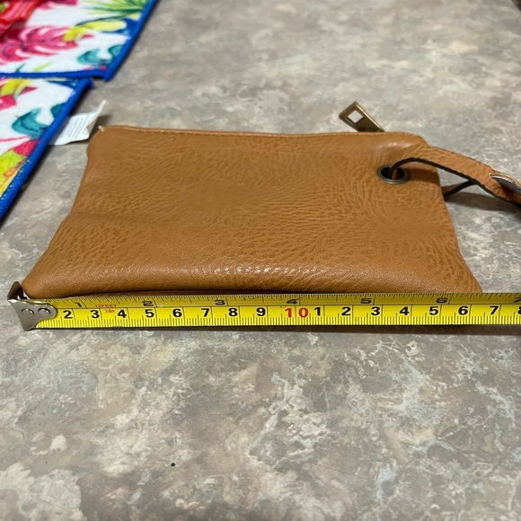 Free People wristlet Carmel/Tan - Picture 4 of 10